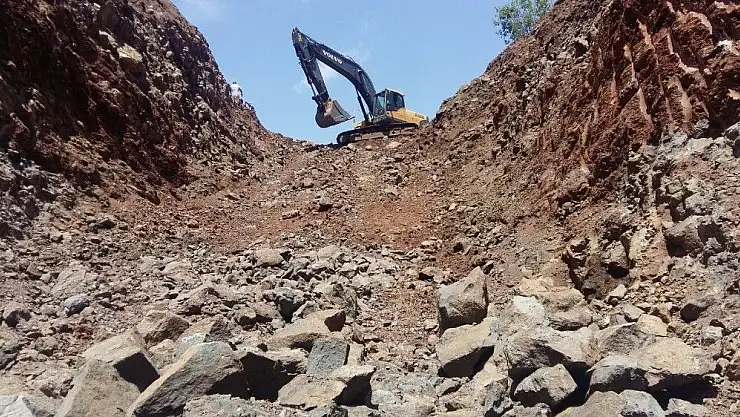 'İş makineleri ile kaçak kazı'
