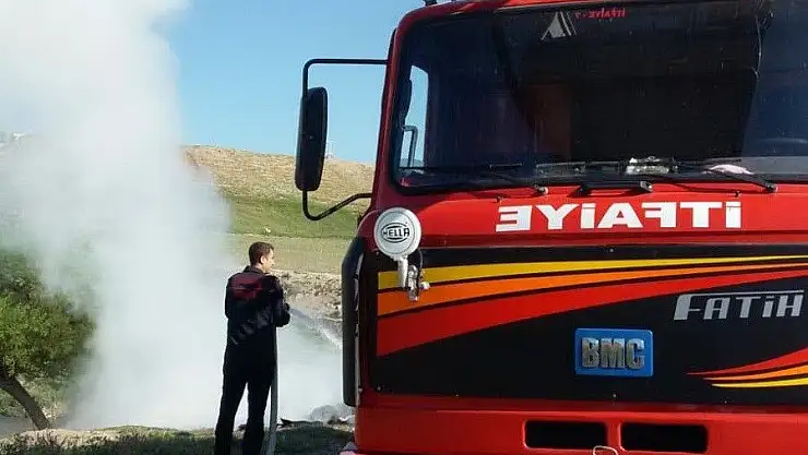 'Çöplük yangını ekinlere sıçramadan söndürüldü'