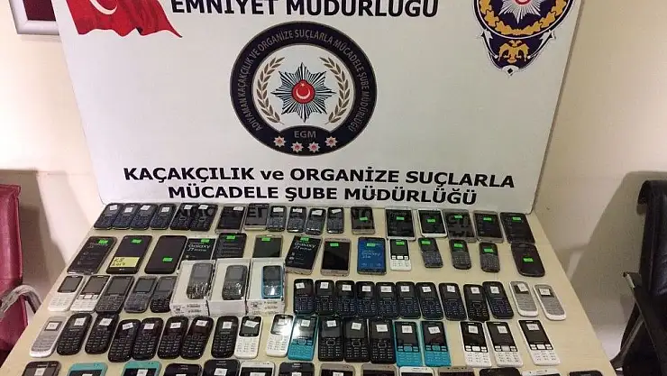 'Polis 10 işyerinde kaçak cep telefonu ele geçirdi'