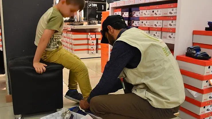 'İHH´dan yetim çocuklara bayramlık ayakkabı'