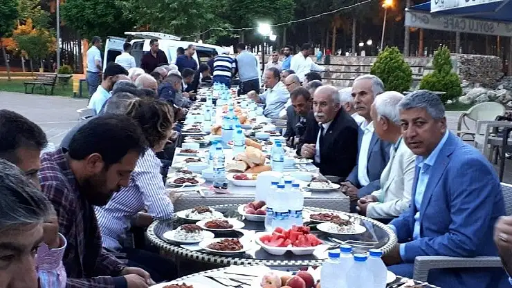 'Türkav´ın iftarında MHP ve Kamu-Sen üyeleri bir araya geldi'