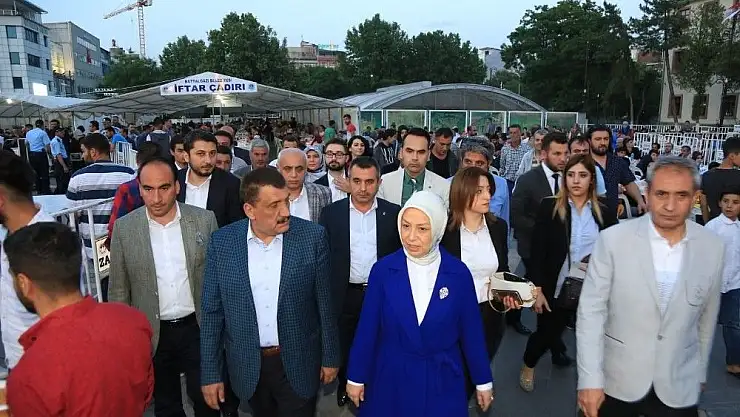 'Çalık iftarını halkla birlikte açtı'