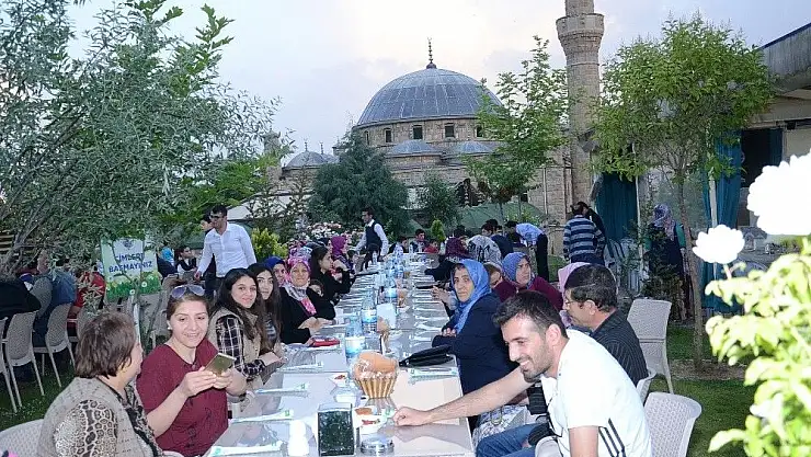 'Başkan Eser belediye personeli ile iftarda bir araya geldi'