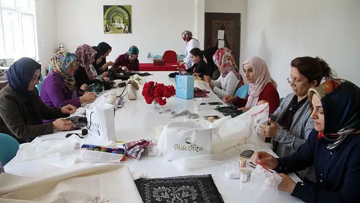 'Kadınlar hem geleneklerini yaşatıyor, hem ekonomilerine katkı sağlıyor'