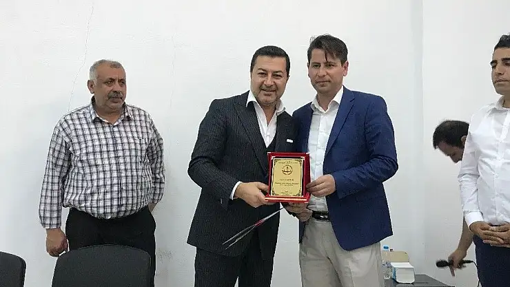 'Ünlülerin berberi öğrencilerle buluştu'