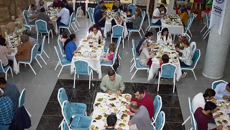 'Yeni Hamle Eğitim Kurumlarından geleneksel iftar programı'