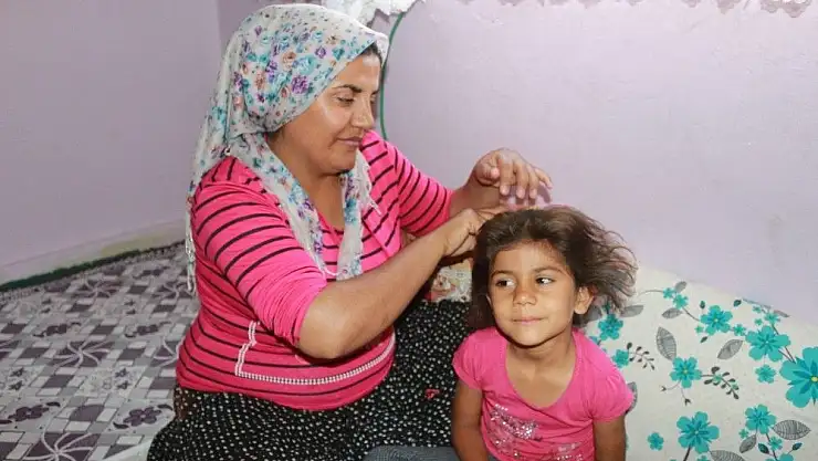 '4 yaşındaki Yezda, duyabilmek için ikince kez ameliyat edilmeyi bekliyor'