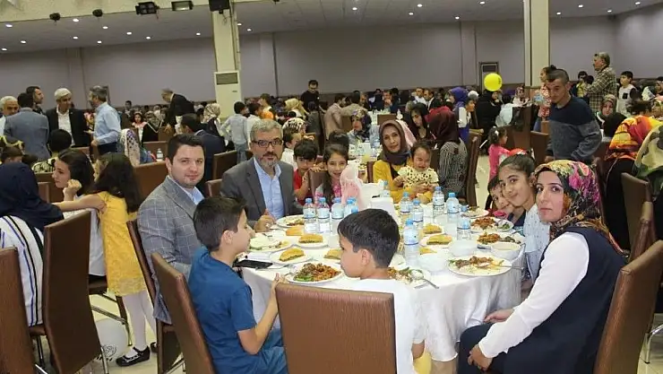 'İHH Dünya Yetimler Günü etkinliği düzenledi'