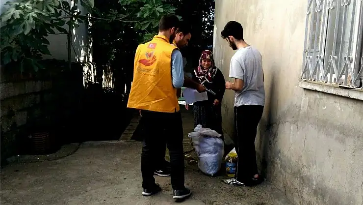 'İyilik-Der´den 220 aileye yardım'