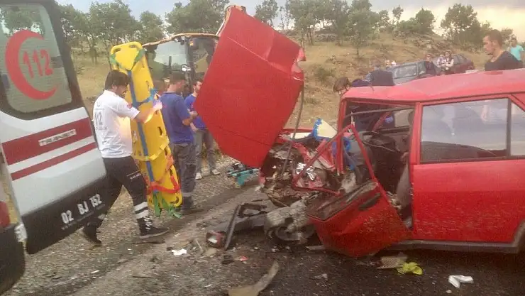 'Otomobil iş makinesine çarptı: 1 Yaralı'