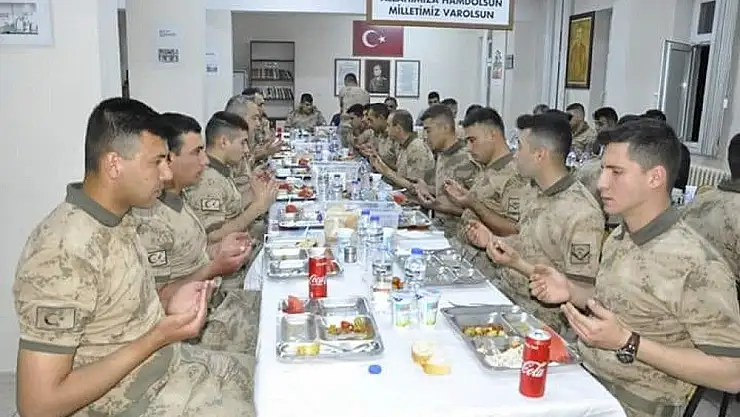 'Başkan Çiftçi, Mehmetçik´le iftar yaptı'