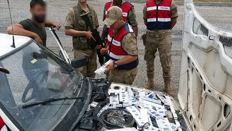 'Otomobilden 5 bin 660 paket kaçak sigara çıktı'