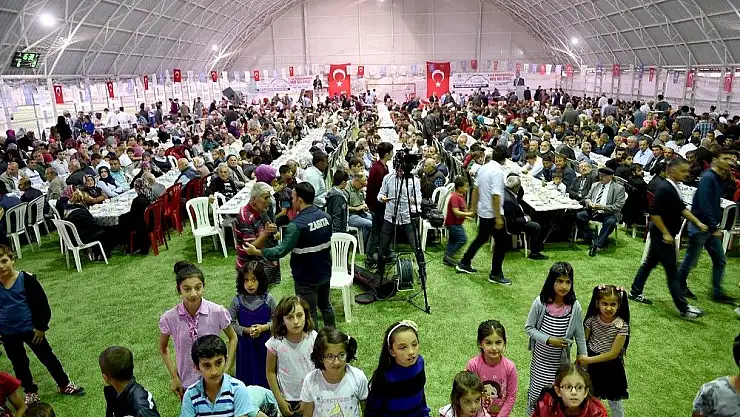 'Büyükşehir Belediyesi iftarları devam ediyor'