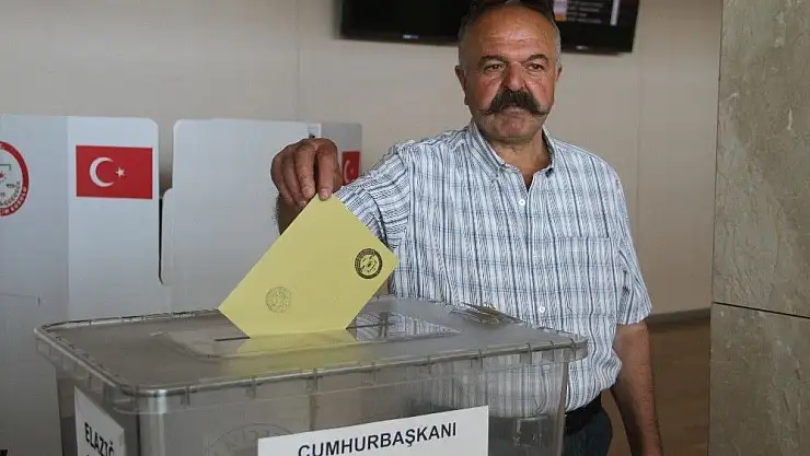 'Elazığ´da gurbetçiler oy kullanmaya başladı'
