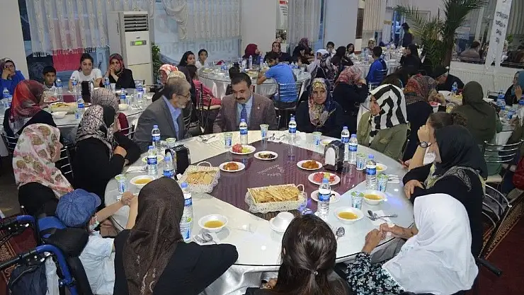 'Yetim aileleri iftarda bur araya geldi'