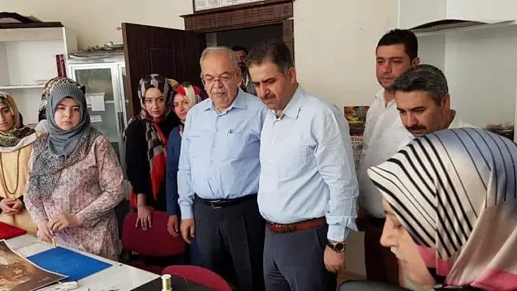 'Milletvekili Halil Fırat kadın ve gençlik merkezi kursiyerleriyle bir araya geldi'