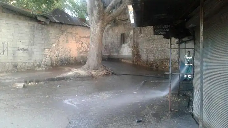 'Tarihi oturakçı pazarında temizlik çalışması yapıldı'