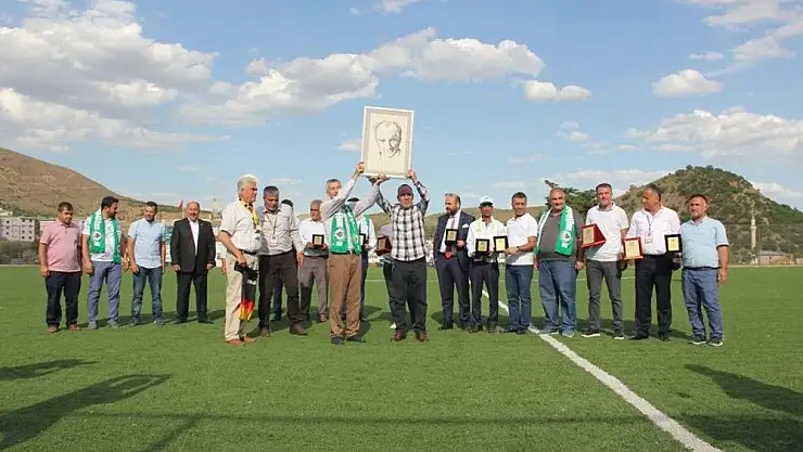 'Arapgir´de futbol turnuvası renkli görüntülere sahne oldu'