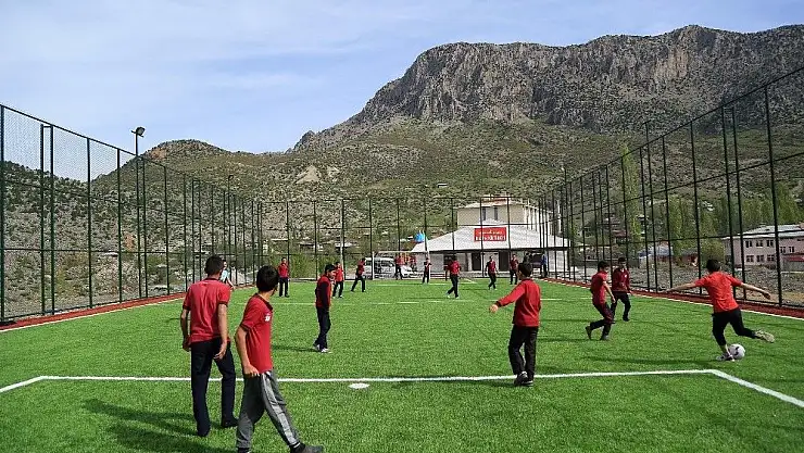 'Büyükşehir´den 55 adet yeni halı saha'