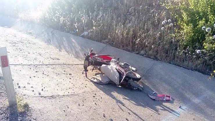 'Otomobille motosiklet çarpıştı: 1 ölü'