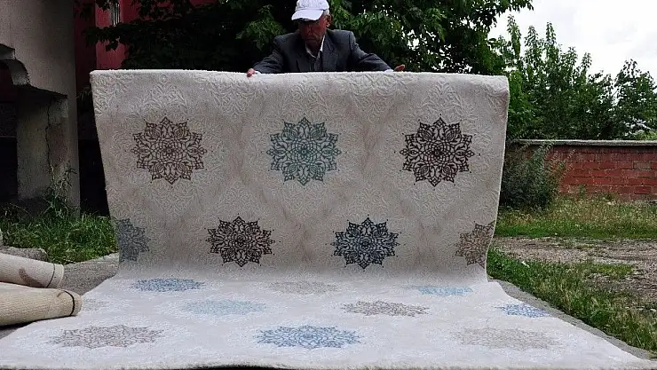 'Kuruması için asılan halıları çaldılar'