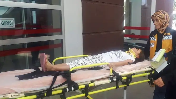 'Otomobil refüje çarptı: 1 yaralı'