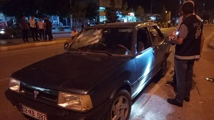 'Otomobilin önünü kesip levyelerle saldırdılar: 5 yaralı'