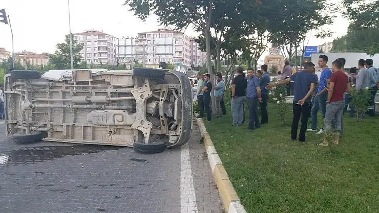 'Besni´de 2 minibüs çarpıştı'
