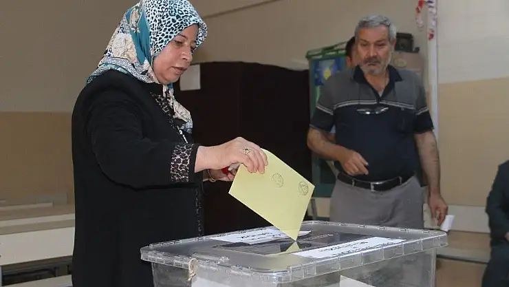 'Elazığ, Bingöl ve Tunceli´de de oy kullanma işlemi başladı'