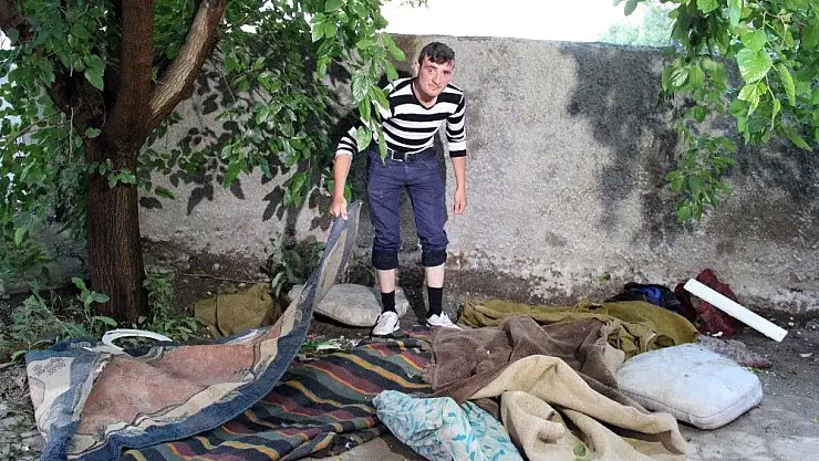 'Krediyle aldıkları eşyalar sular içinde kaldı'