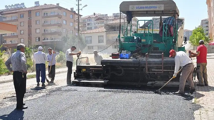 'Gölbaşı ilçesinde asfalt çalışmaları devam ediyor'