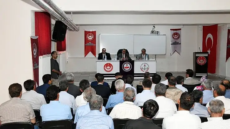 'Vali Kalkancı muhtarlarla bir araya geldi'