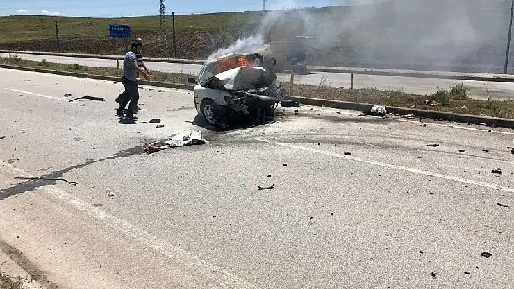 'Sivas´ta otomobiller çarpıştı: 4 ölü, 4 yaralı'