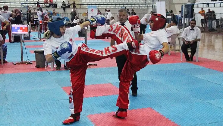 'Türkiye Kick Boks Şampiyonası Elazığ´da başladı'