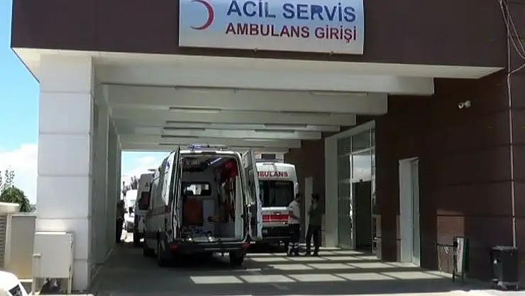 'Otomobil şarampole yuvarlandı: 4 yaralı'