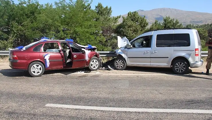'Önce çocuğa daha sonra otomobile çarptı: 3´ü çocuk 6 kişi yaralandı'