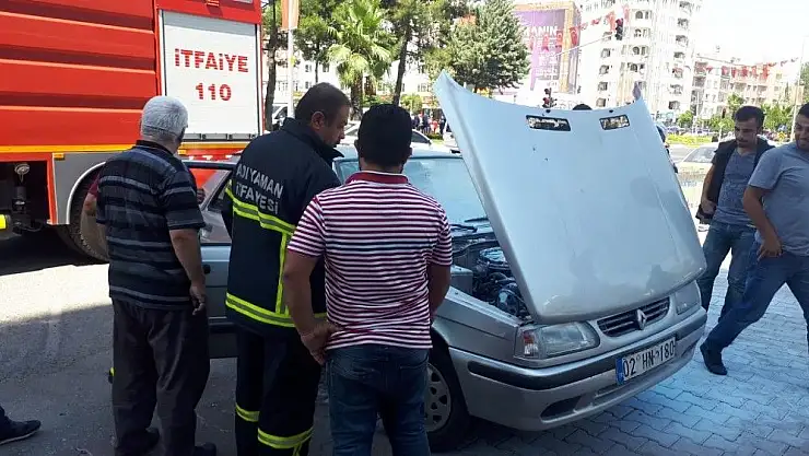 'Seyir halindeki otomobil alev aldı'