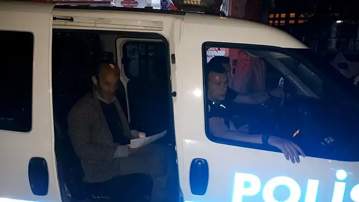 'Yolunu kaybeden vatandaşların yardımına polis koşuyor'