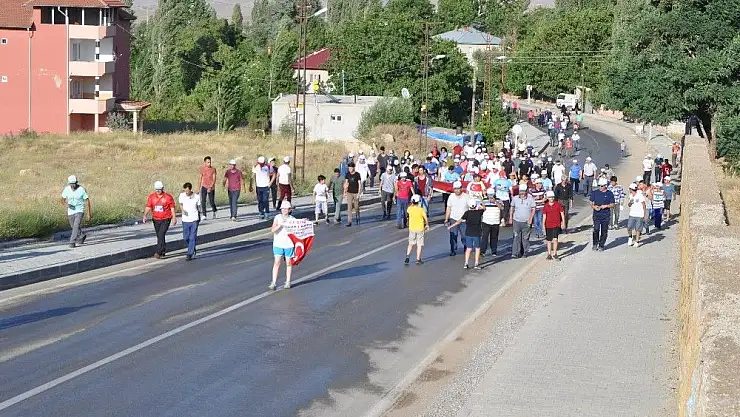 'Afşinliler 15 Temmuz şehitlerini anmak için Eshab-ı Kehf´e yürüdü'