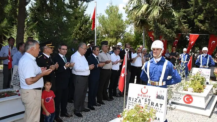 'Vali Kalkancı ve il protokolü şehitliği ziyaret etti'