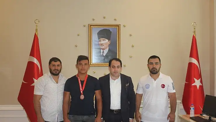 'Darendeli güreşçilerin başarısı'