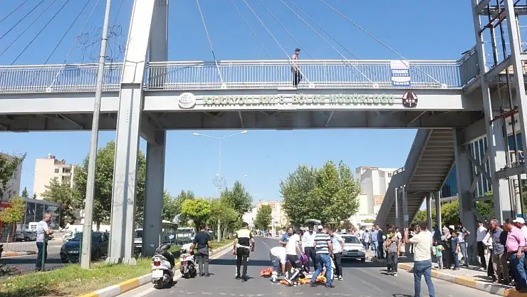 'Üst geçitten atlayan genci sağlık ekipleri hasta taşıma brandasıyla havada tuttu'