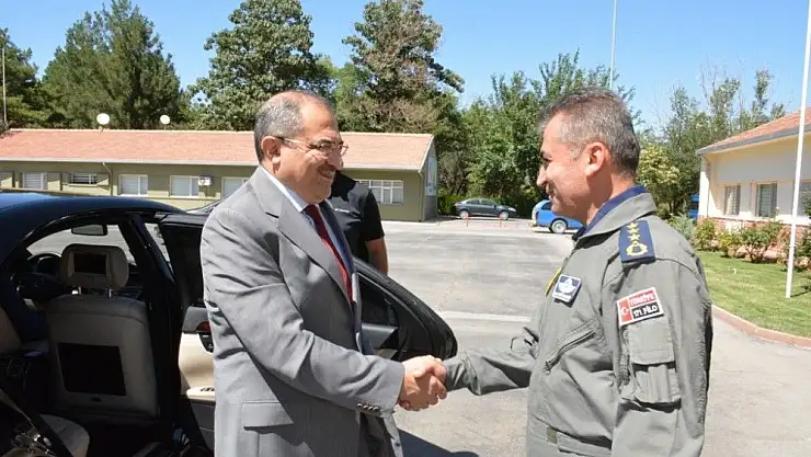 Vali Kaban 7.Ana Jet Üs Komutanlığını ziyaret etti