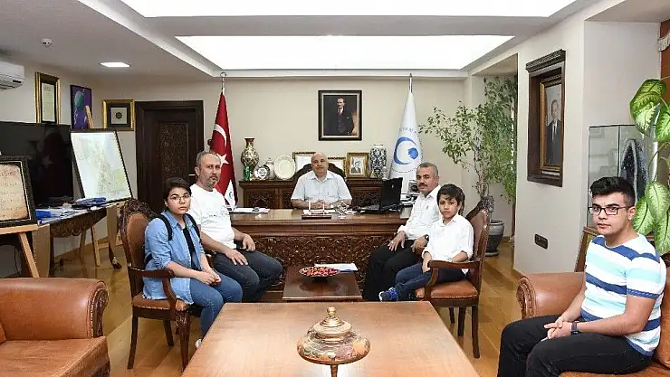 'Adıyaman Çölyak Derneği yönetimi Rektör Gönüllü ile bir araya geldi'