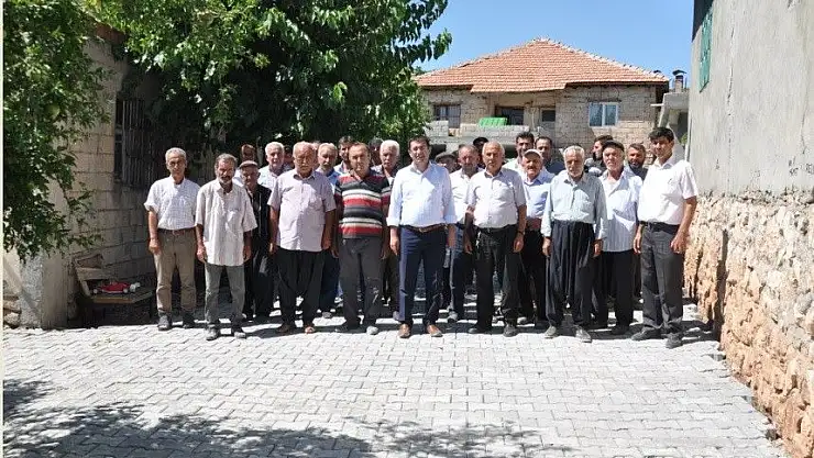 'Besni Kaymakamı köy gezilerini sürdürüyor'