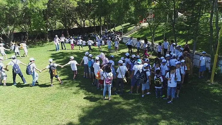 'Çocuklar yaz kampıyla eğleniyor'