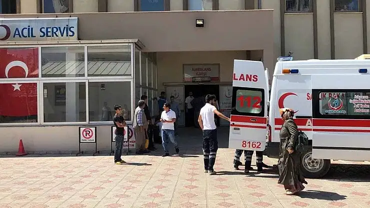 'Traktör devrildi: 1 ölü, 1 yaralı'