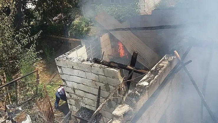 'Ahır yangını paniğe neden oldu'