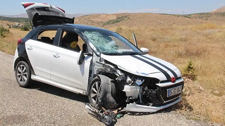 'Otomobil ile motosiklet çarpıştı: 1 ölü, 8 yaralı'