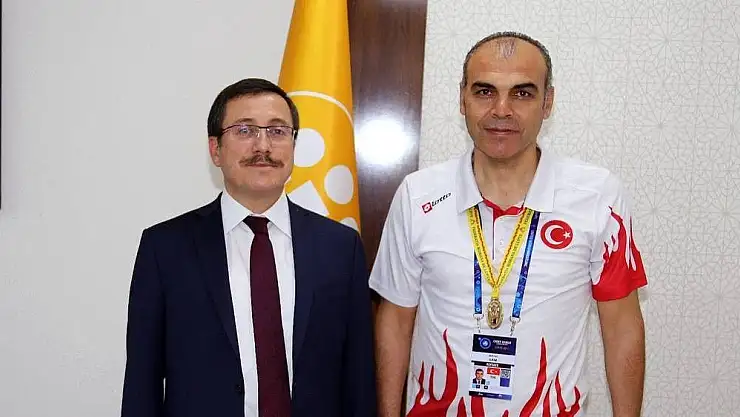 'Dr. Ilkım Dünya Güreş Şampiyonası finalini yönetti'